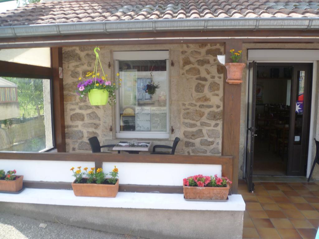 Hotel Des Voyageurs Vorey Екстериор снимка