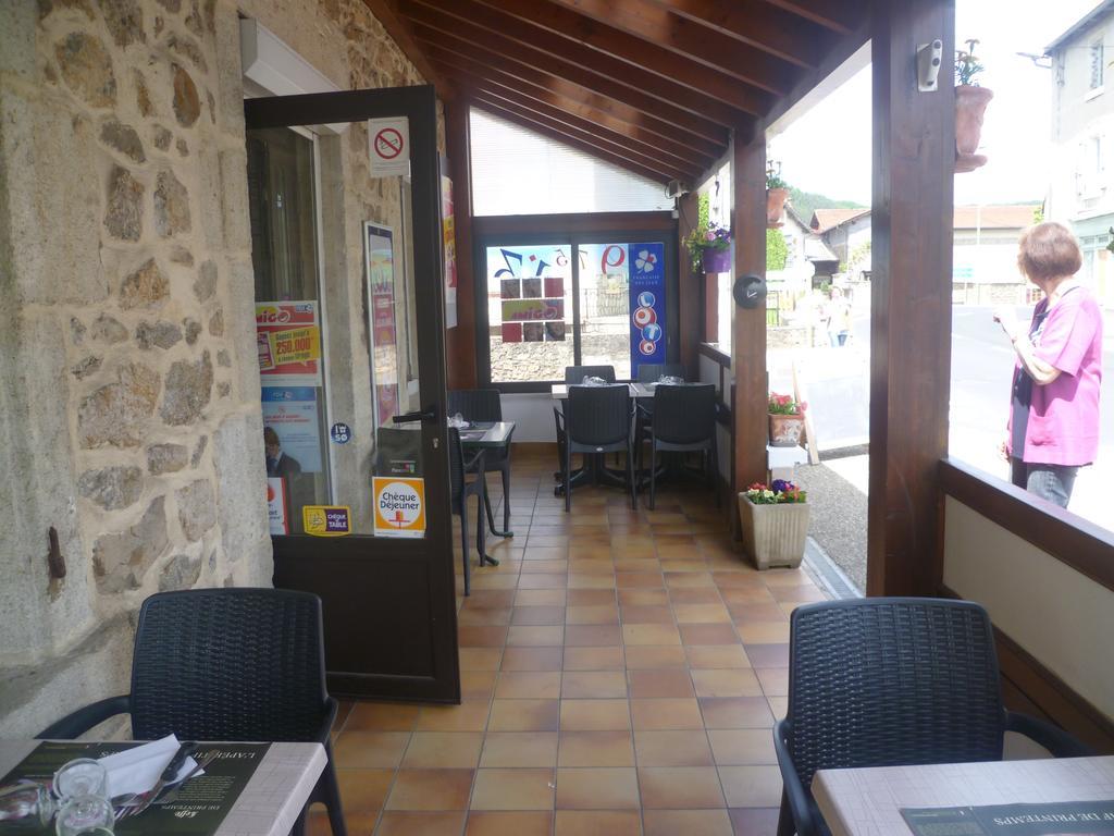 Hotel Des Voyageurs Vorey Екстериор снимка